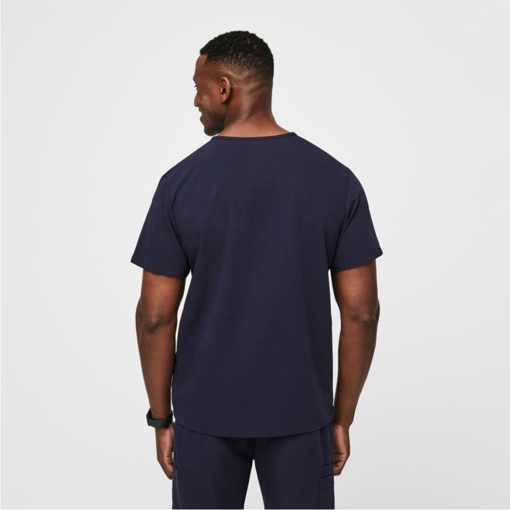 FIGS Leon Scrub Top 3 Pockets Men's Scrubs Size M - Picture 2 of 7